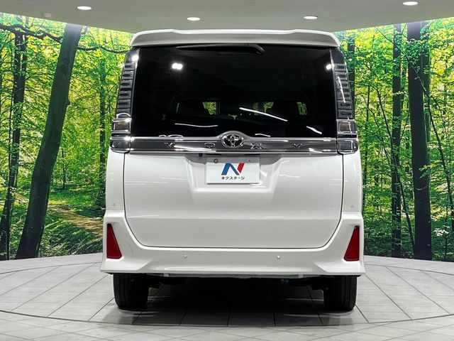 TOYOTA VOXY 4WD 2021