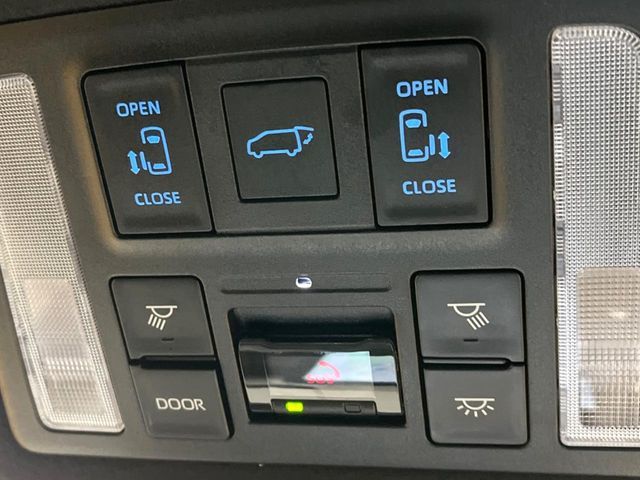 TOYOTA VOXY HYBRID 2024