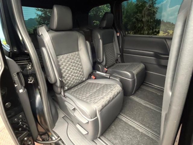 TOYOTA VOXY HYBRID 2024