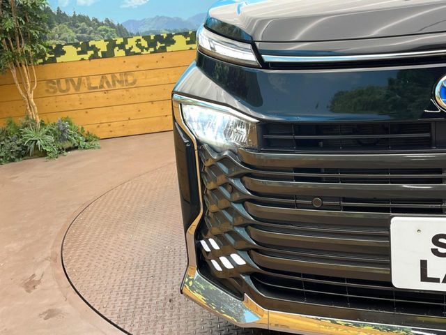 TOYOTA VOXY HYBRID 2024