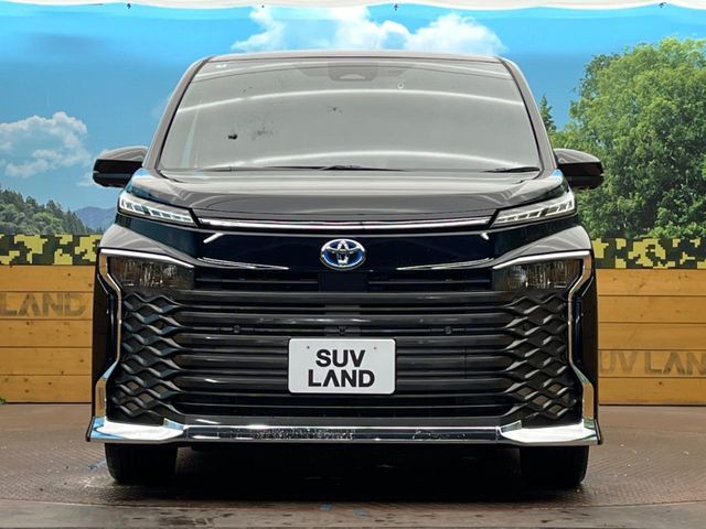 TOYOTA VOXY HYBRID 2024