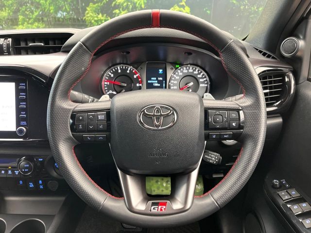 TOYOTA HILUX 4WD 2024