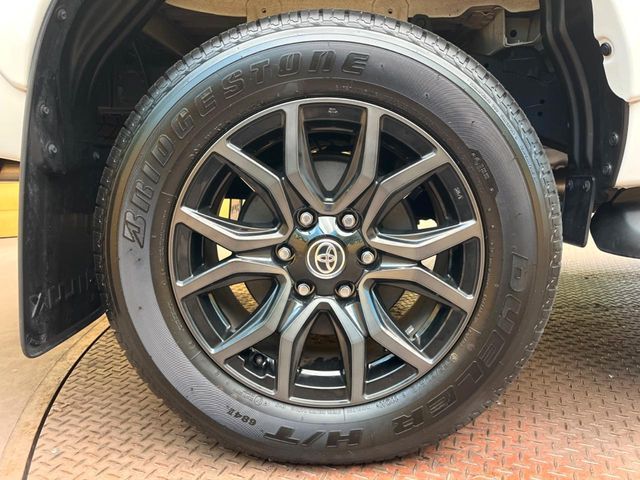 TOYOTA HILUX 4WD 2024