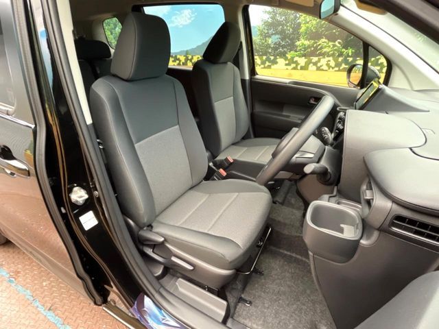 TOYOTA SIENTA HYBRID 2025