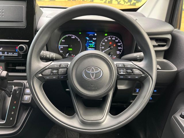 TOYOTA SIENTA HYBRID 2025