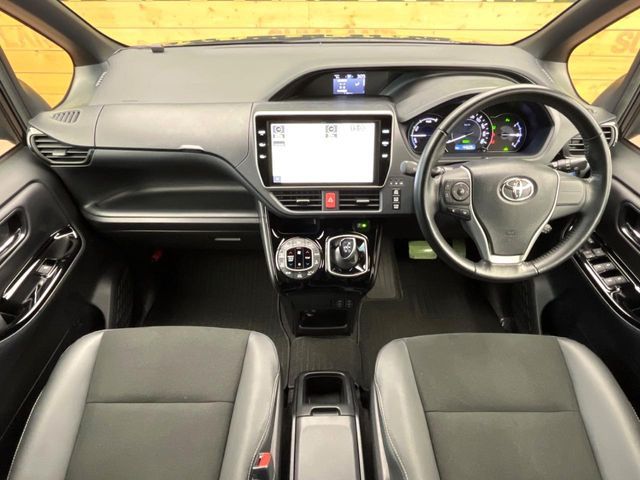 TOYOTA NOAH HYBRID 2019