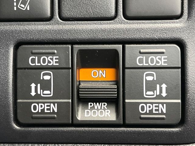 TOYOTA NOAH HYBRID 2019