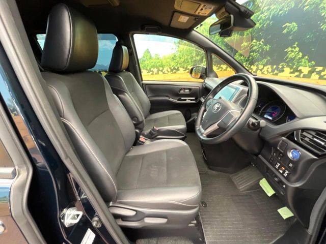 TOYOTA NOAH HYBRID 2019