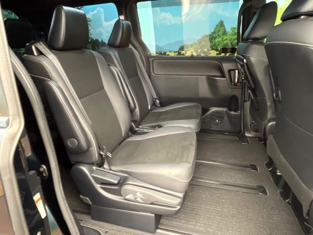 TOYOTA NOAH HYBRID 2019