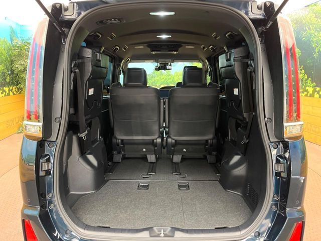 TOYOTA NOAH HYBRID 2019