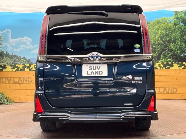 TOYOTA NOAH HYBRID 2019