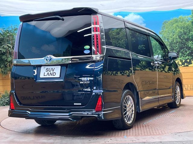 TOYOTA NOAH HYBRID 2019