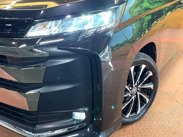 TOYOTA NOAH 2023