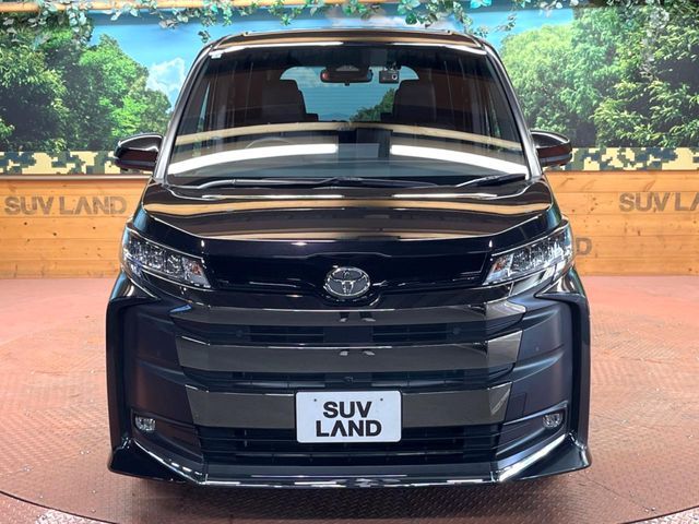TOYOTA NOAH 2023