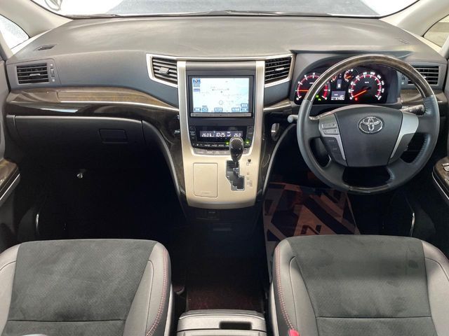TOYOTA VELLFIRE 2013