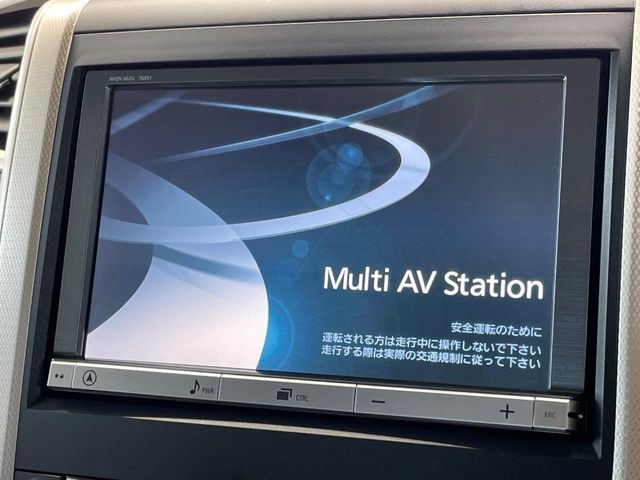 TOYOTA VELLFIRE 2013