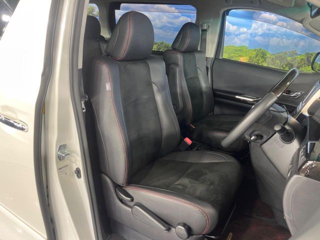 TOYOTA VELLFIRE 2013