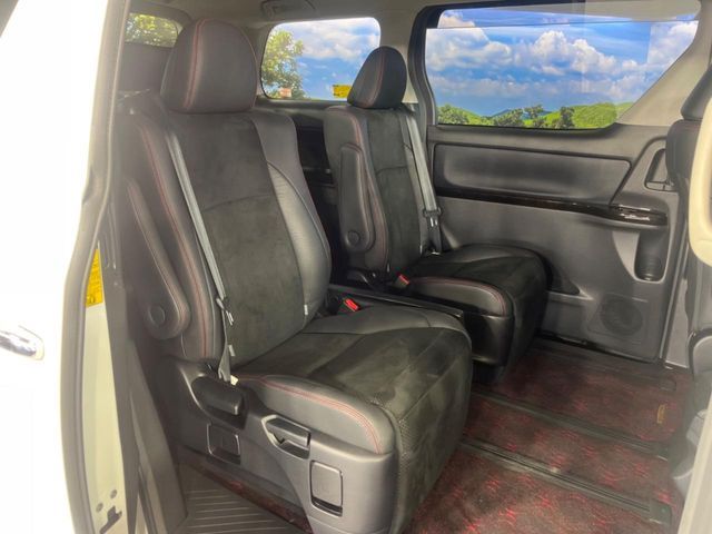 TOYOTA VELLFIRE 2013