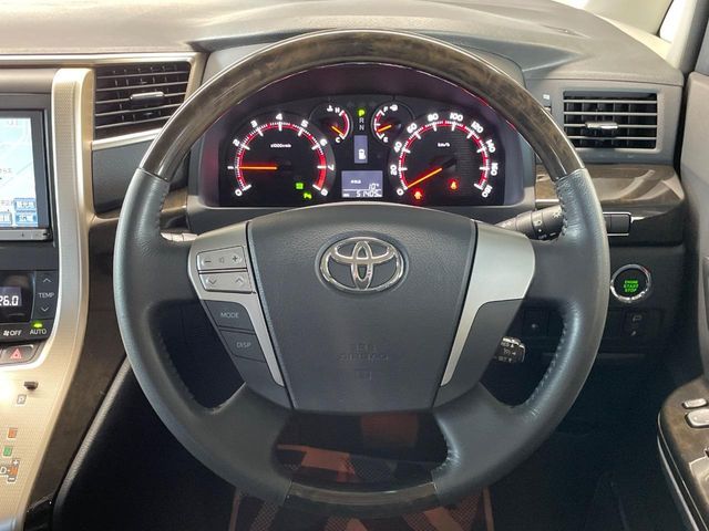 TOYOTA VELLFIRE 2013