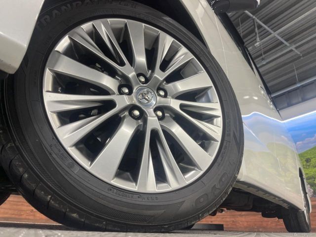 TOYOTA VELLFIRE 2013