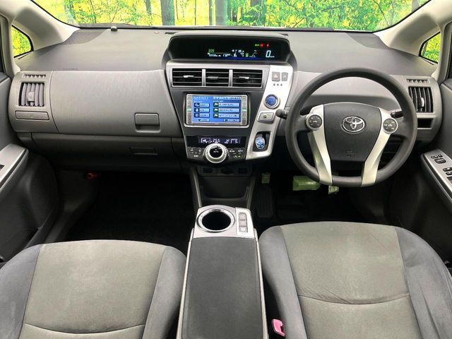 TOYOTA PRIUS Alpha 2013