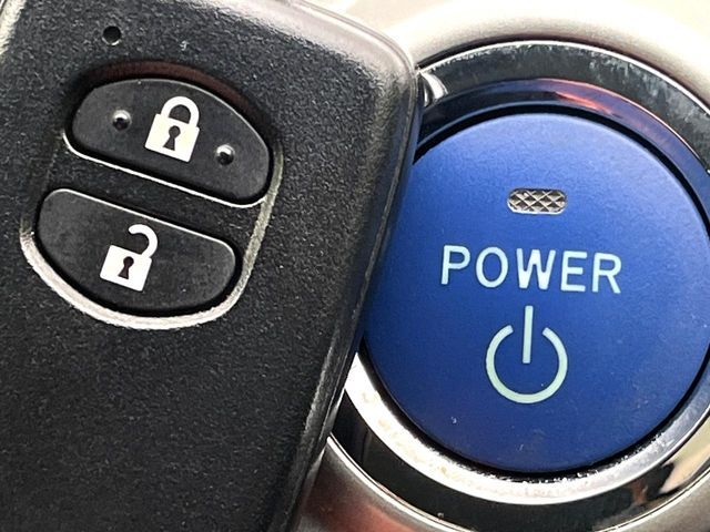 TOYOTA PRIUS Alpha 2013