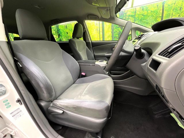 TOYOTA PRIUS Alpha 2013