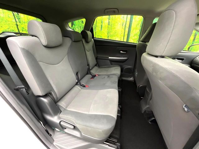 TOYOTA PRIUS Alpha 2013