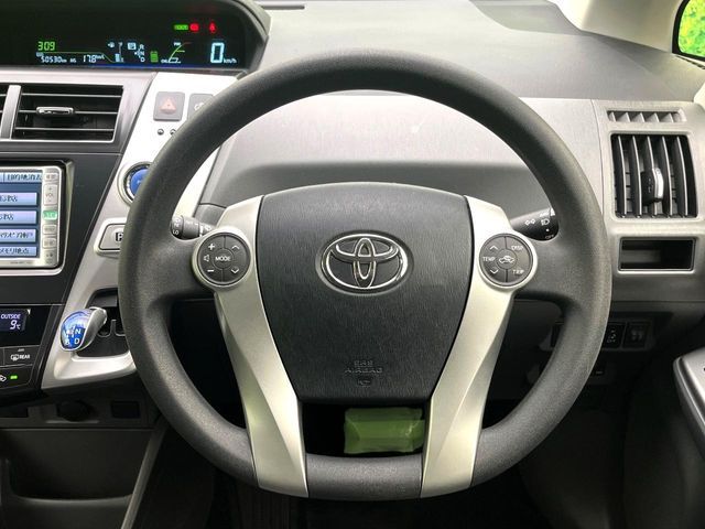 TOYOTA PRIUS Alpha 2013