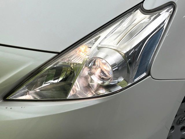 TOYOTA PRIUS Alpha 2013