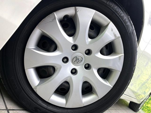 TOYOTA PRIUS Alpha 2013