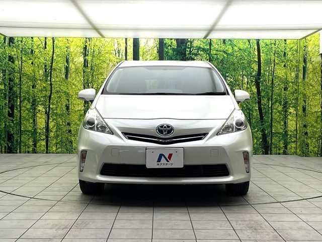 TOYOTA PRIUS Alpha 2013