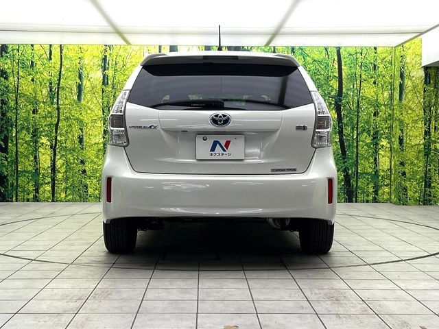 TOYOTA PRIUS Alpha 2013