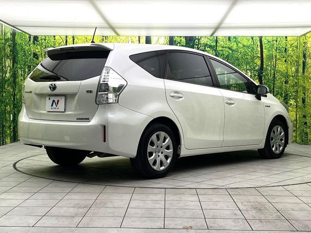 TOYOTA PRIUS Alpha 2013
