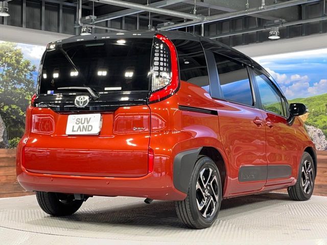 TOYOTA SIENTA HYBRID 2025