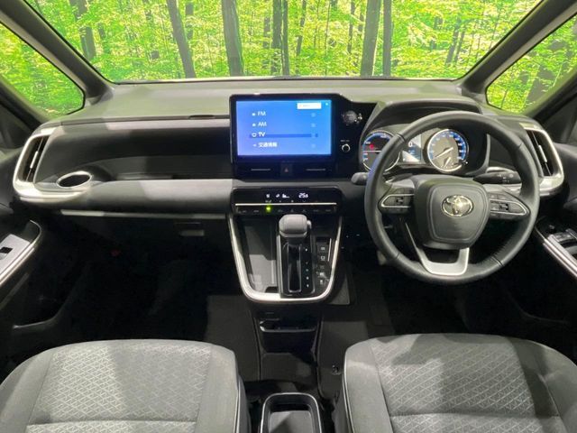 TOYOTA VOXY HYBRID 2025