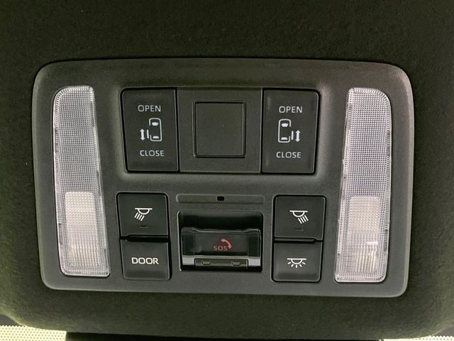 TOYOTA VOXY HYBRID 2025