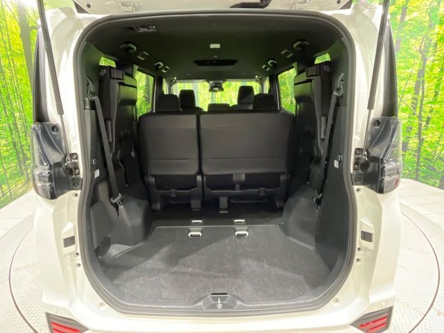 TOYOTA VOXY HYBRID 2025