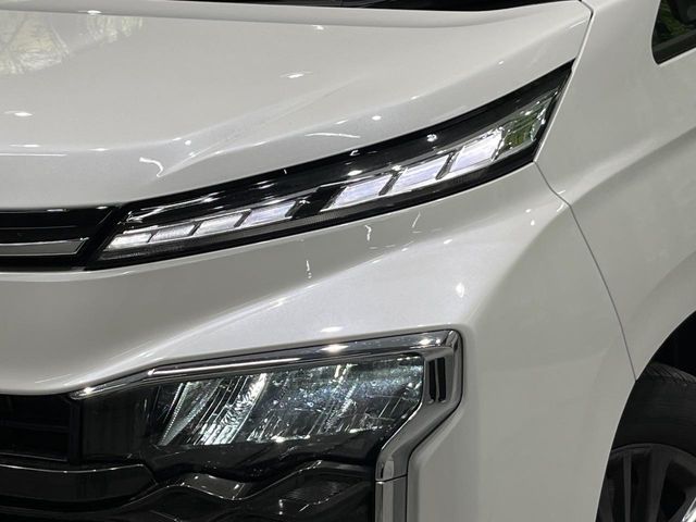 TOYOTA VOXY HYBRID 2025