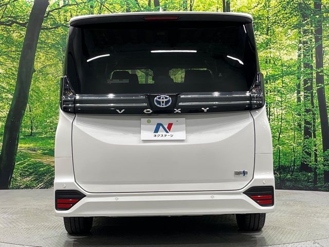 TOYOTA VOXY HYBRID 2025