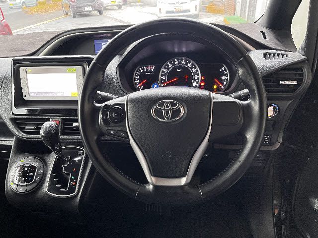 TOYOTA VOXY 2016
