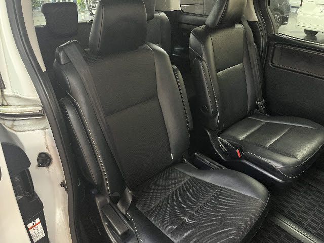 TOYOTA ESQUIRE HYBRID 2015