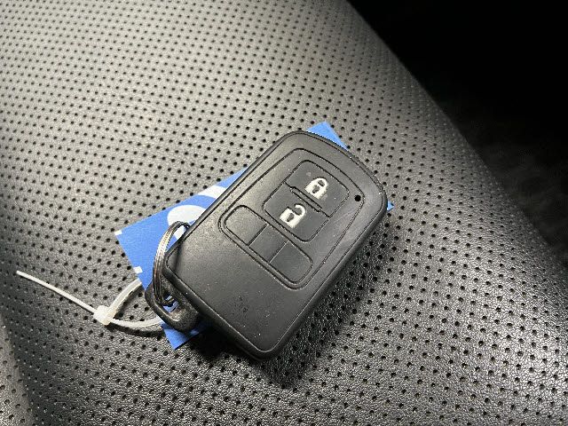 TOYOTA ESQUIRE HYBRID 2015