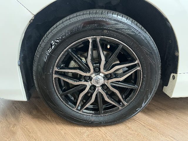 TOYOTA ESQUIRE HYBRID 2015