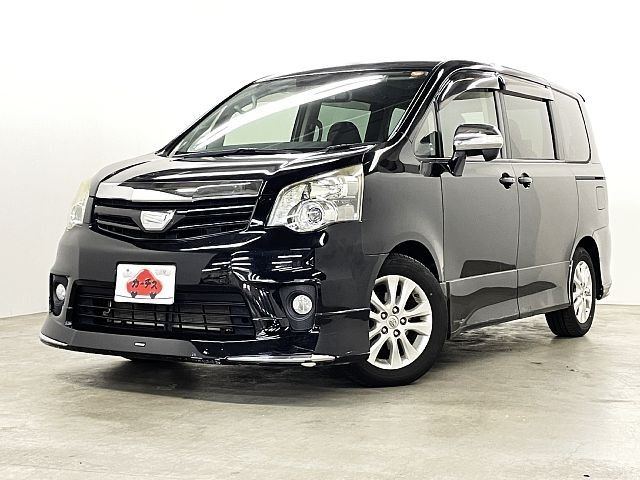 TOYOTA NOAH 2010