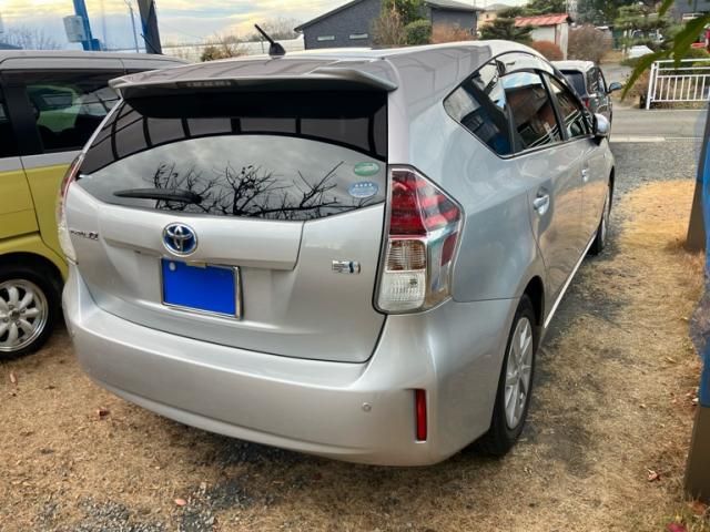 TOYOTA PRIUS Alpha 2015