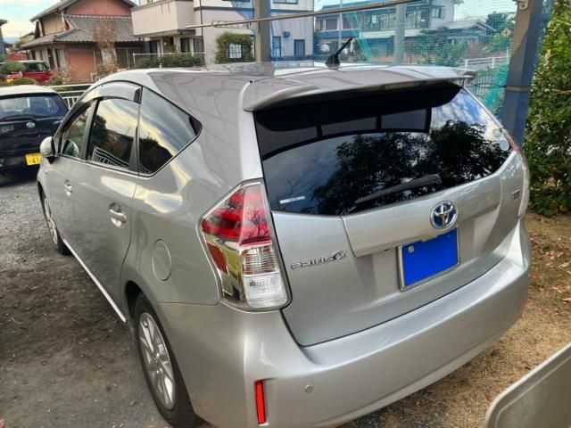 TOYOTA PRIUS Alpha 2015