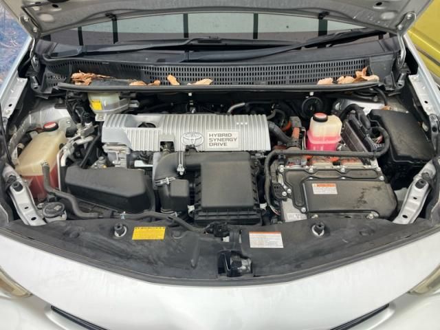 TOYOTA PRIUS Alpha 2015