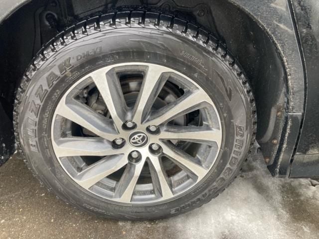 TOYOTA ALPHARD hybrid 4WD 2015