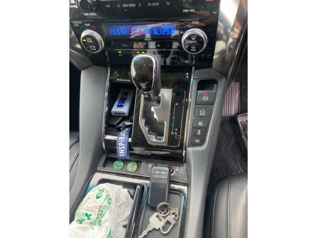 TOYOTA ALPHARD hybrid 4WD 2015